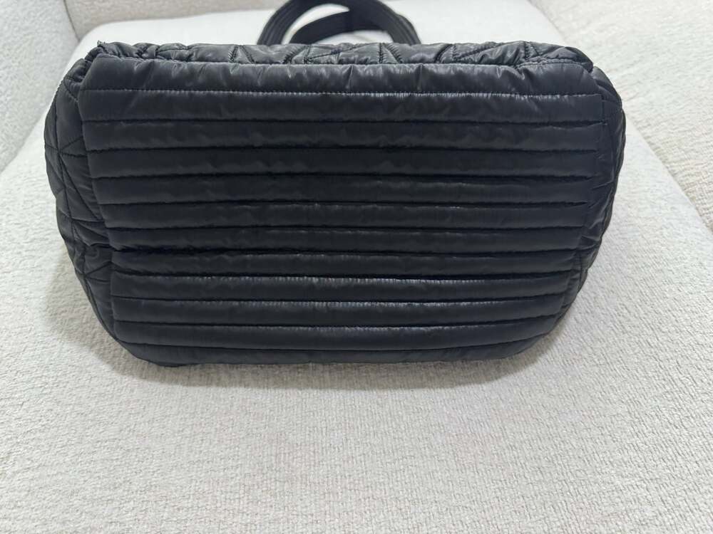 Michael Kors Black Tote Bag Zip Top Silver HW Lined Inner Pockets Double Handles - Picture 3 of 10